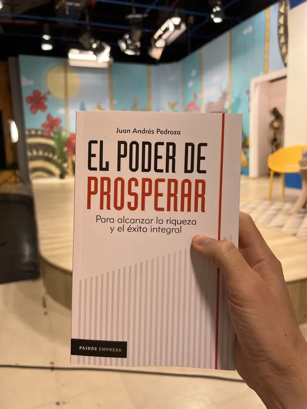 El libro en un set de televisión